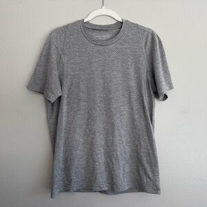 Outdoor Voices Men’s Cloudknit Short Sleeve Shirt Performance Wear Lightweight